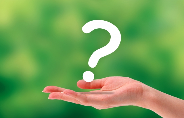 手のひらに浮かぶ疑問符を示した図